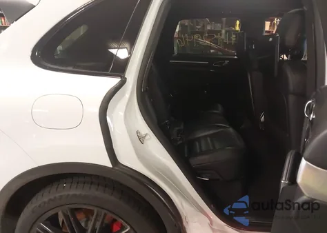 2017 Porsche Cayenne Turbo z USA, uszkodzony, nr VIN WP1AC2A25HLA92500